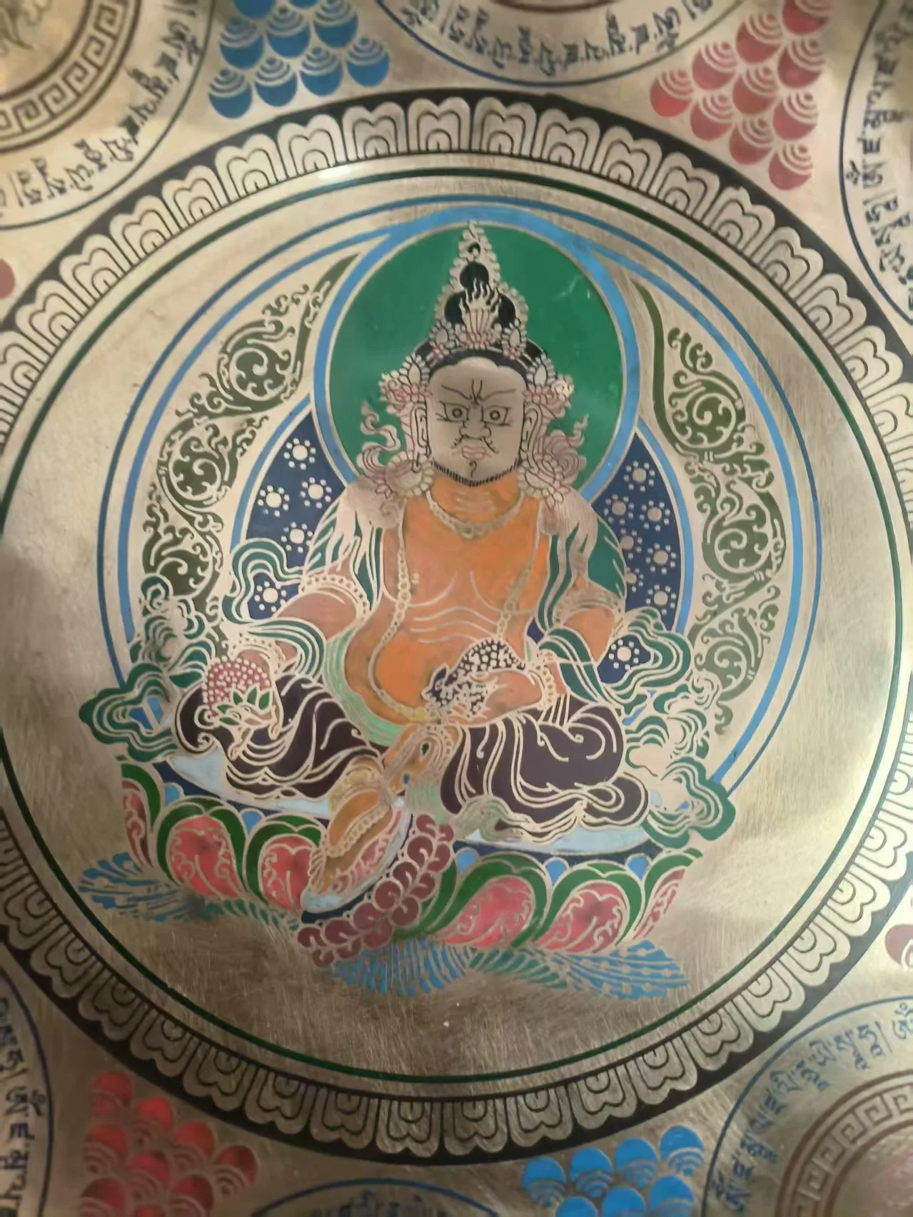 detail návrhu staré nepálské zpívající mísy