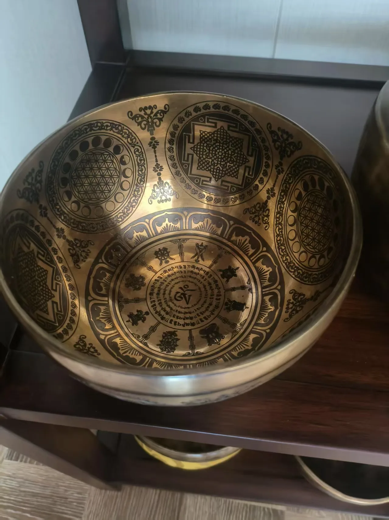 Stará nepálská zpívající mísa se vzorem