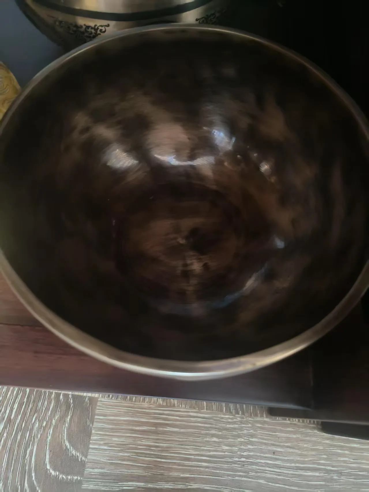 stará zpívající mísa