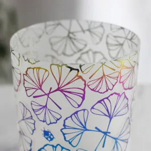 utuinen, hohtava ginkgo-applikaatio kristallinen äänimalja