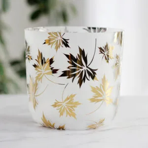 utuinen, hohtava, applikoidulla kristallilla koristeltu äänimalja