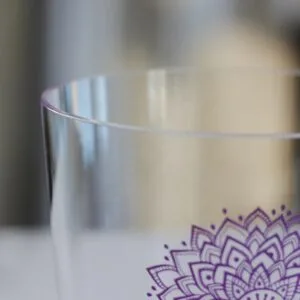 တတိယမျက်လုံး chakra ဒီဇိုင်းပါသော ကြည်လင်သော ကြည်လင်သော တေးဆိုပန်းကန်လုံး (မိတ္တူ)