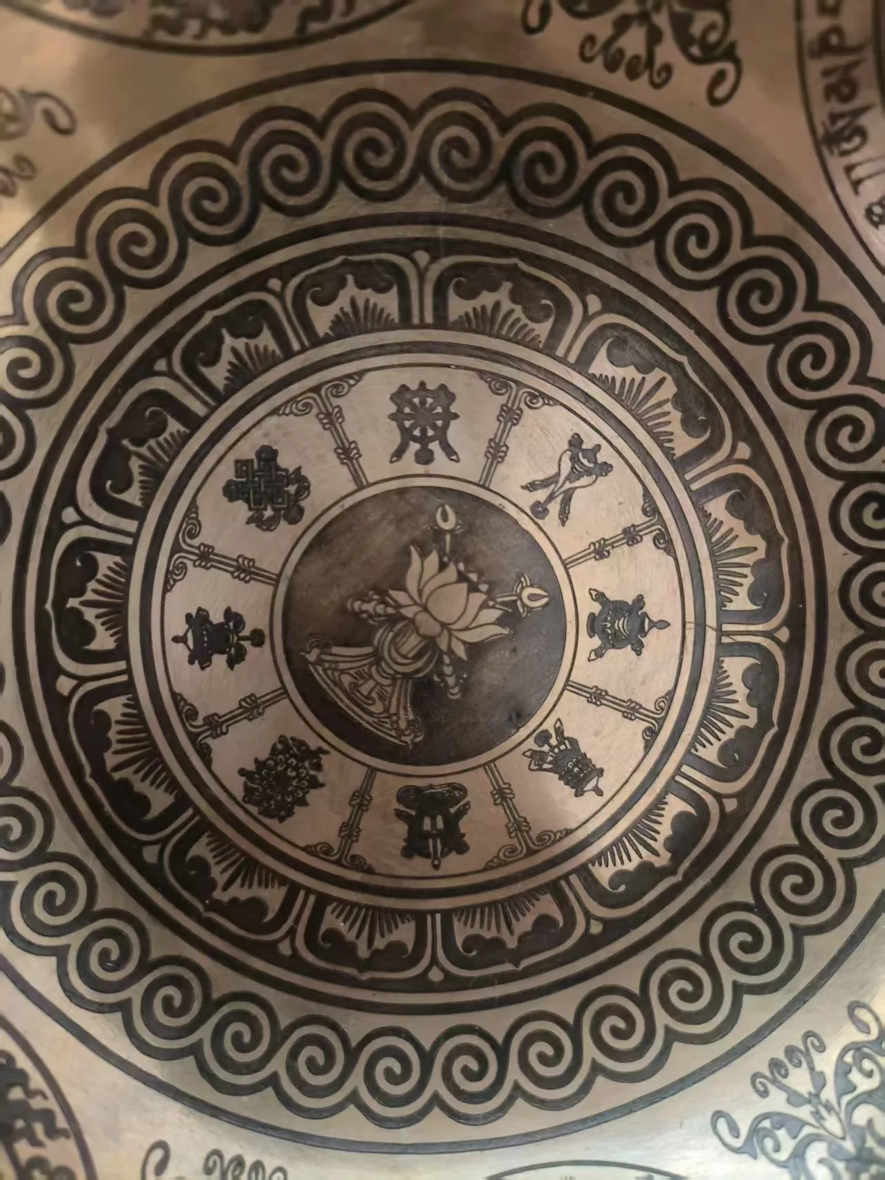 Stará nepálská zpívající mísa