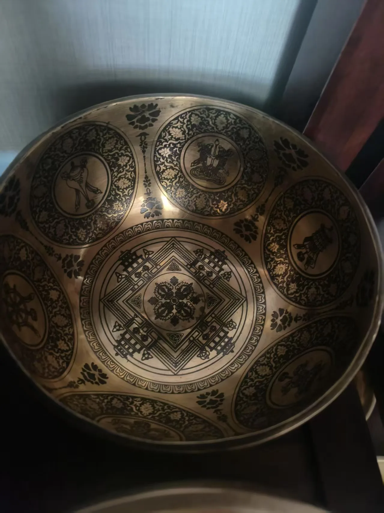 Nepálská zpívající mísa se vzorem