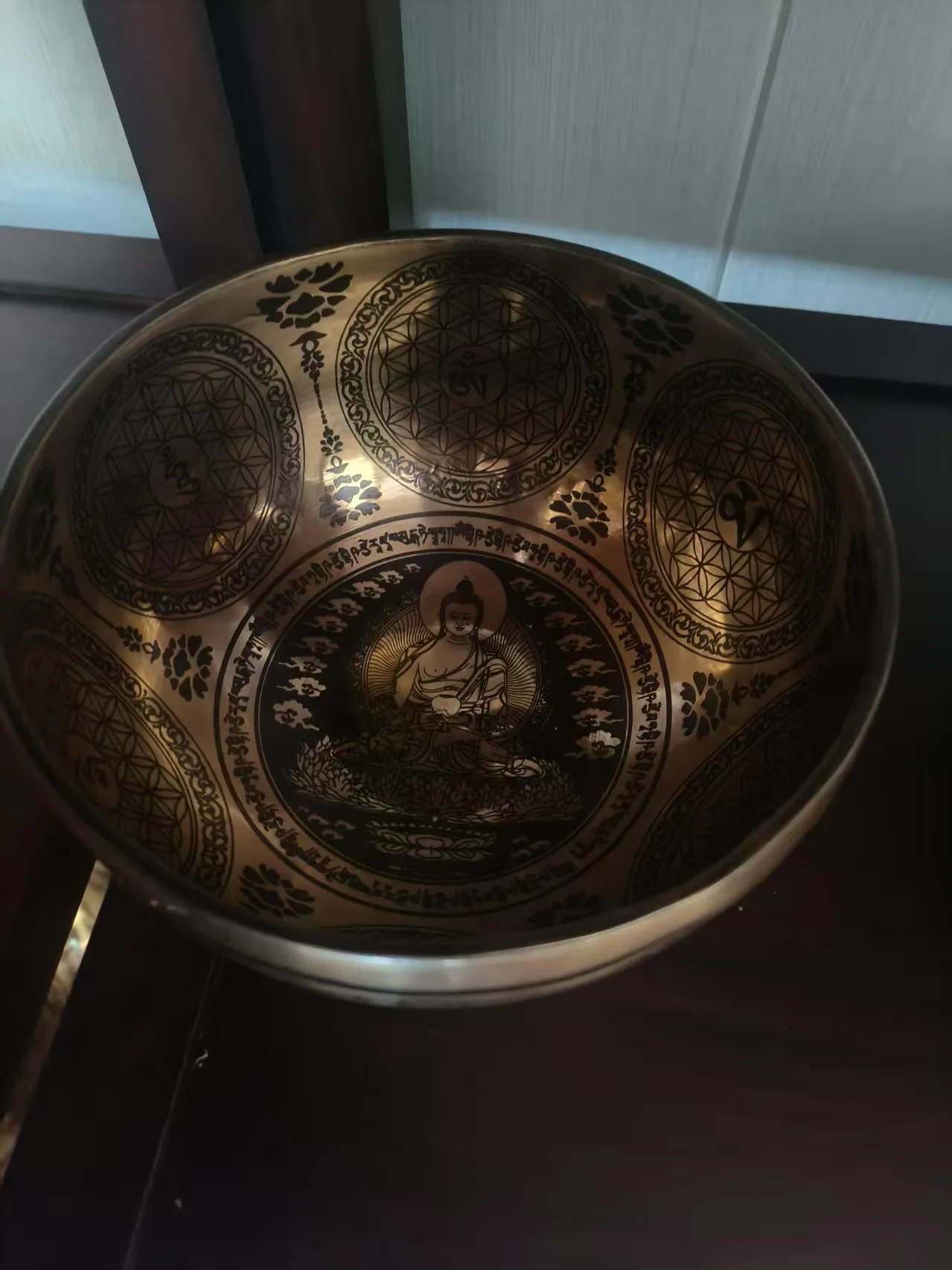 Stará nepálská zpívající mísa