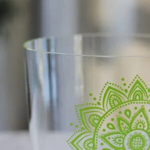 Heart Chakra ဒီဇိုင်းဖြင့် ကြည်လင်သော ကြည်လင်သော တေးဆိုပန်းကန်လုံး