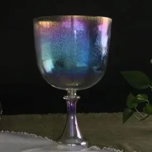 cálice do Santo Graal iridescente com padrão de flor da vida (cópia)