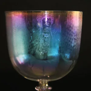 cálice do Santo Graal iridescente com padrão de flor da vida (cópia)