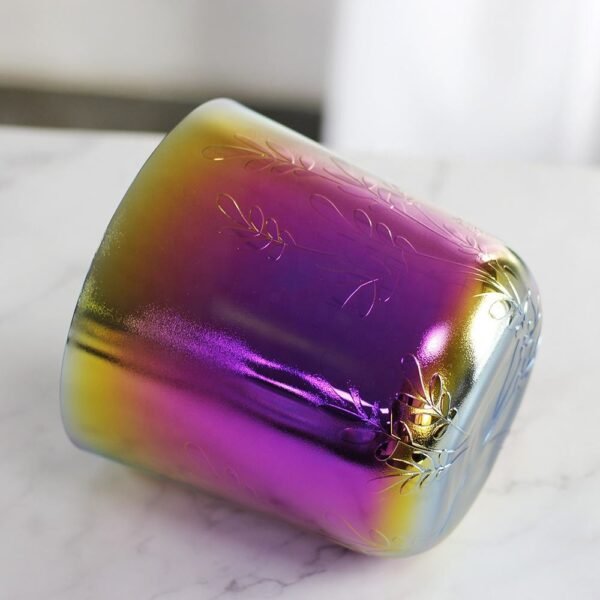 taça de cristal para cantar com apliques de flores iridescentes e brilhantes