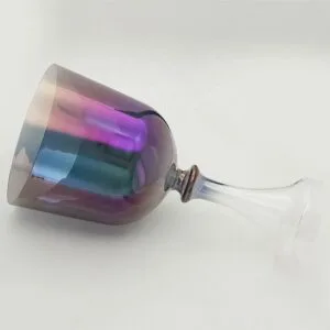 o cálice do Santo Graal iridescente do espectro dinâmico (cópia)