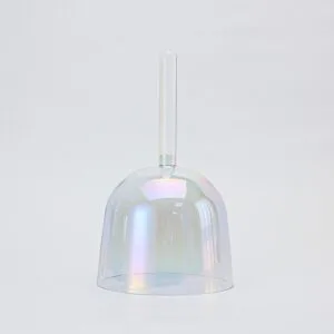 Cuenco cantor de cristal iridiscente de mano con un brillo juguetón (para practicantes)