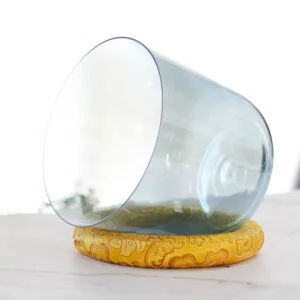 Cuenco cantor de cristal azul claro lacado iridiscente océano sereno