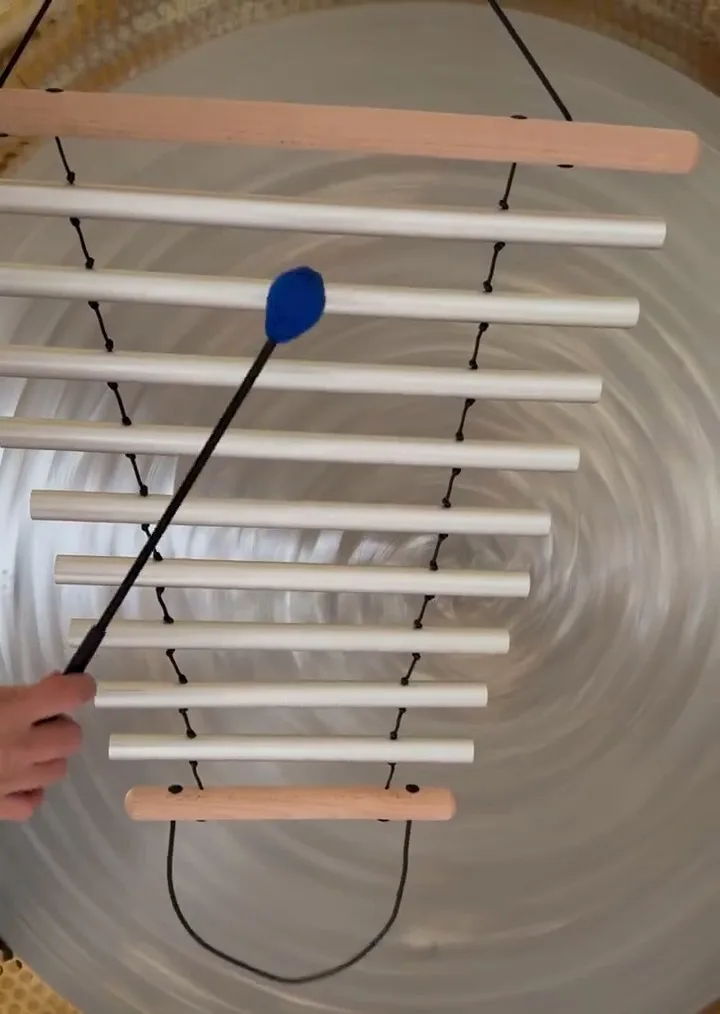 campanas oscilantes de 9 compases de svaram